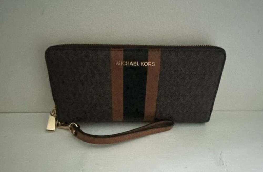 Michael Kors Jet Set Travel Large Striped Signature Smartphone Wallet